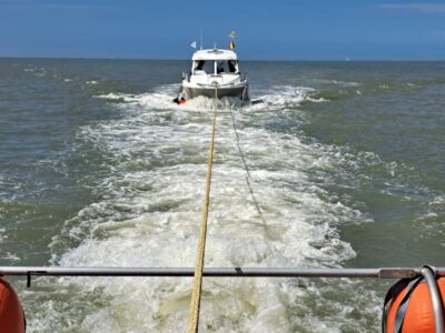 Motorboot met koelwaterproblemen