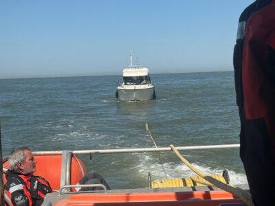 Visbootje met motorpech