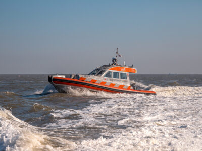 Massale zoektocht naar surfer