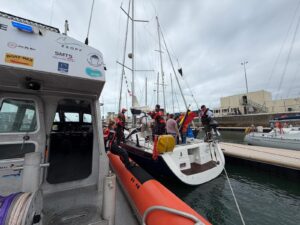 Lees meer over het artikel Zeiltocht gestaakt door zeeziekte