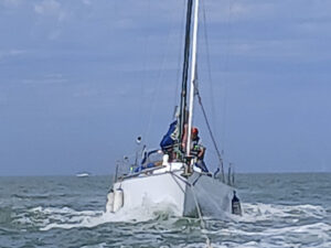 Lees meer over het artikel Na 20 uur varen motorpech
